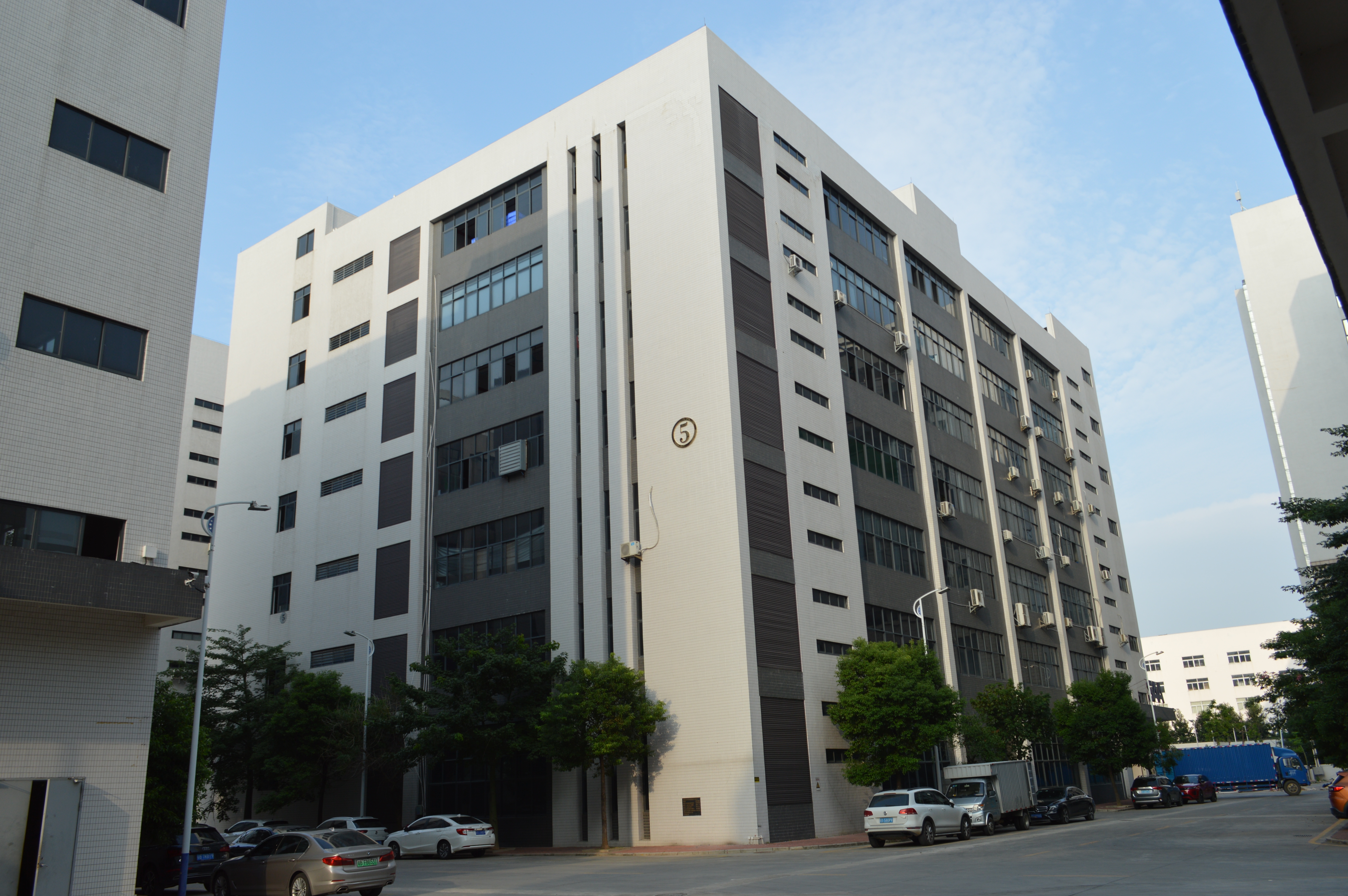 Various methods for increasing the hardness of polyurethane rigid foam